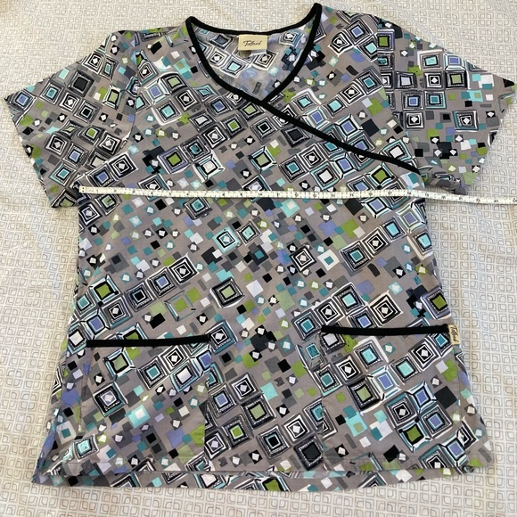 scrub top - Picture 1 of 2